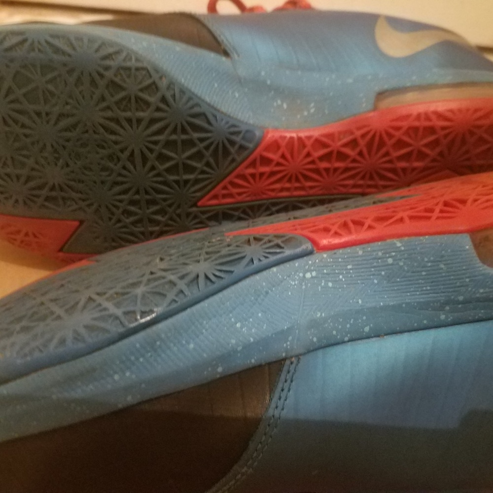 KD Sneakers (Kevin Durant) - Picture 3 of 3
